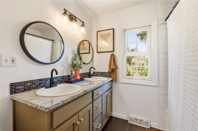 6004 NW Crystal Pool Drive, Platte Woods, MO 64151