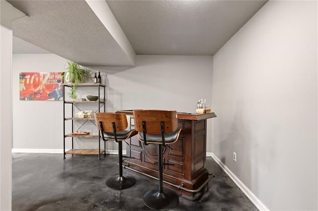 6004 NW Crystal Pool Drive, Platte Woods, MO 64151