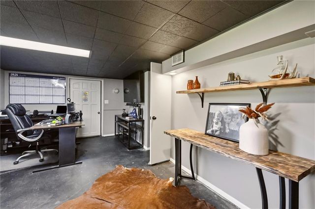 6004 NW Crystal Pool Drive, Platte Woods, MO 64151