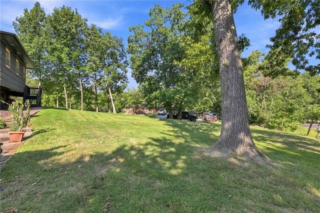 6004 NW Crystal Pool Drive, Platte Woods, MO 64151
