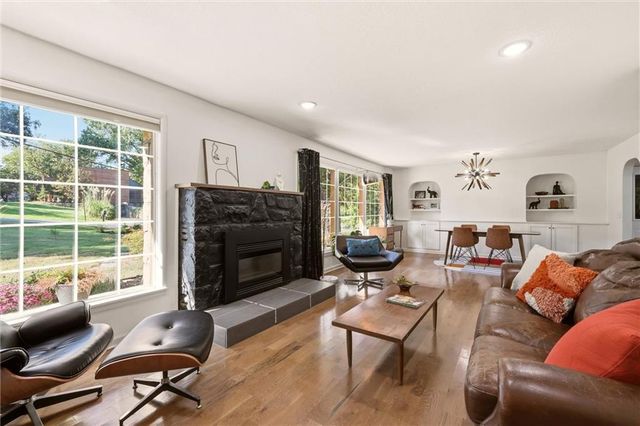6004 NW Crystal Pool Drive, Platte Woods, MO 64151