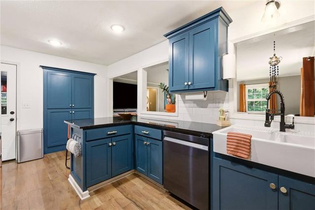 6004 NW Crystal Pool Drive, Platte Woods, MO 64151