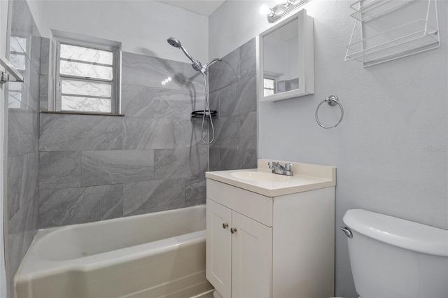 205 W MAPLE STREET, Davenport, FL 33837