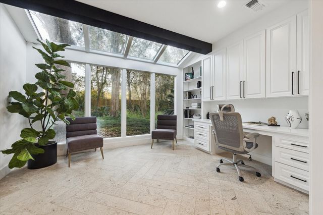 8 E Rivercrest Drive, Houston, TX 77042