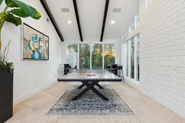 8 E Rivercrest Drive, Houston, TX 77042