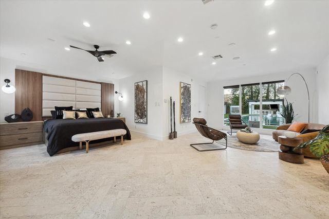 8 E Rivercrest Drive, Houston, TX 77042