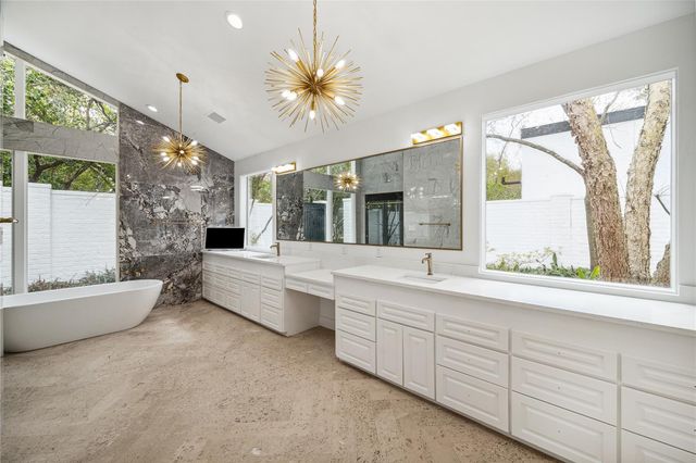 8 E Rivercrest Drive, Houston, TX 77042