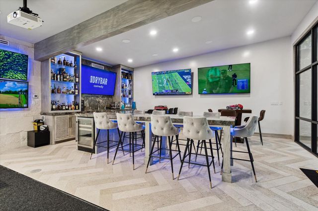 8 E Rivercrest Drive, Houston, TX 77042