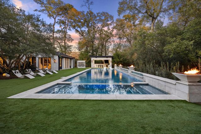 8 E Rivercrest Drive, Houston, TX 77042