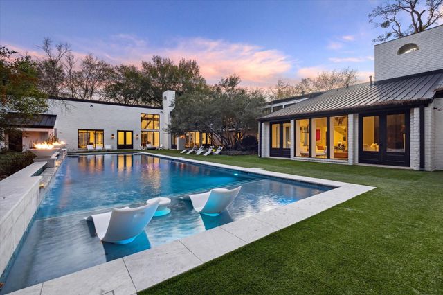 8 E Rivercrest Drive, Houston, TX 77042