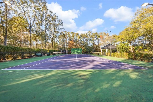 8 E Rivercrest Drive, Houston, TX 77042