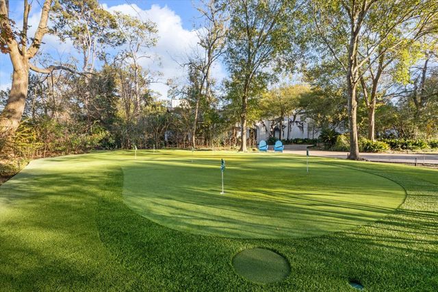 8 E Rivercrest Drive, Houston, TX 77042