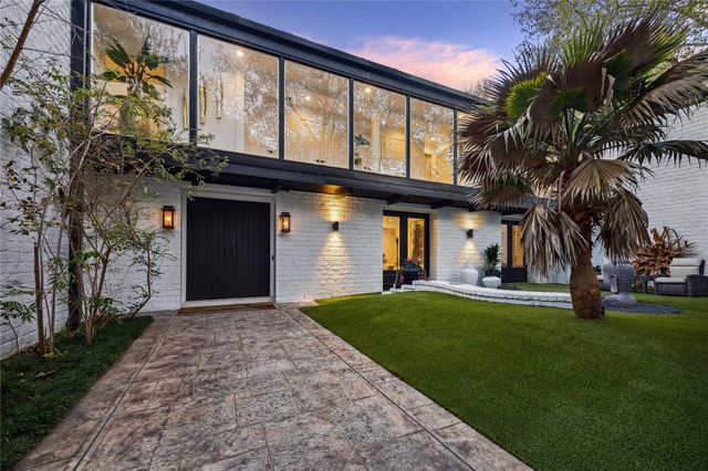 8 E Rivercrest Drive, Houston, TX 77042