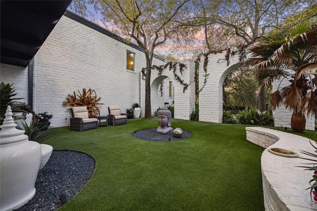 8 E Rivercrest Drive, Houston, TX 77042