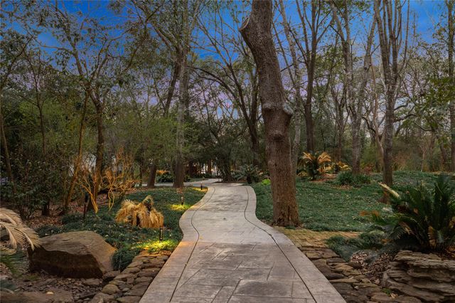 8 E Rivercrest Drive, Houston, TX 77042