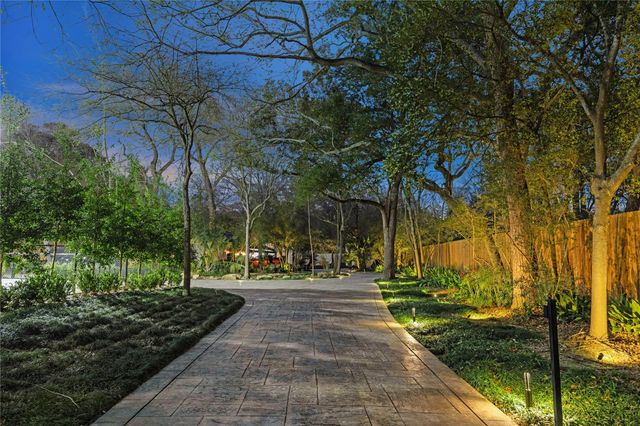 8 E Rivercrest Drive, Houston, TX 77042