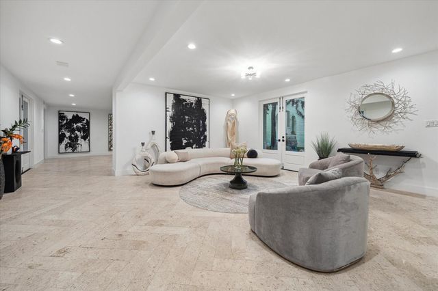 8 E Rivercrest Drive, Houston, TX 77042