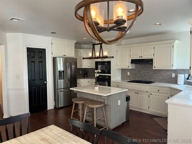 9922 N 120th Avenue E, Owasso, OK 74055