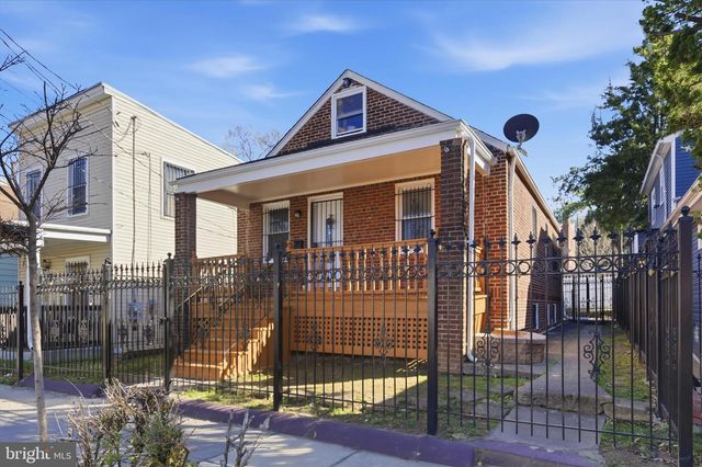 4029 GAULT PL NE, Washington, DC 20019