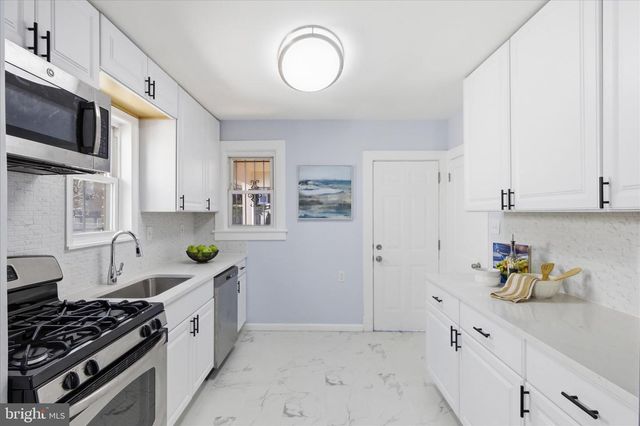 4029 GAULT PL NE, Washington, DC 20019