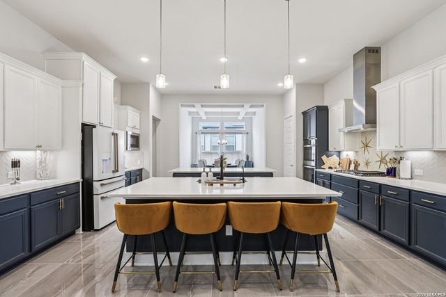 156 Moon, Castroville, TX 78009