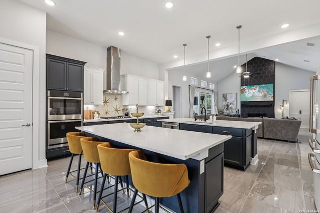 156 Moon, Castroville, TX 78009