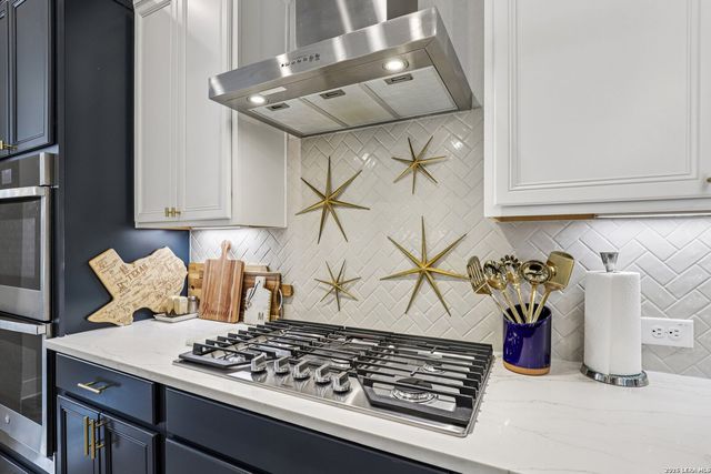 156 Moon, Castroville, TX 78009