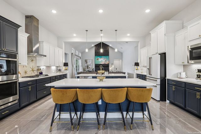 156 Moon, Castroville, TX 78009