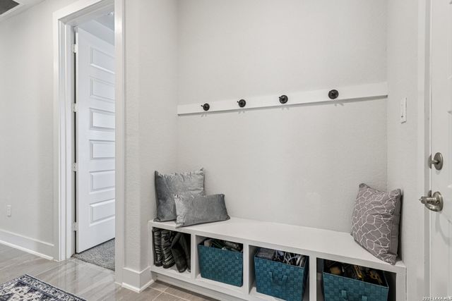 156 Moon, Castroville, TX 78009