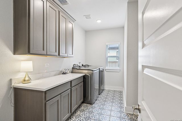 156 Moon, Castroville, TX 78009