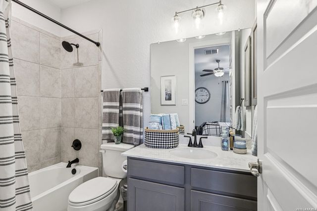 156 Moon, Castroville, TX 78009