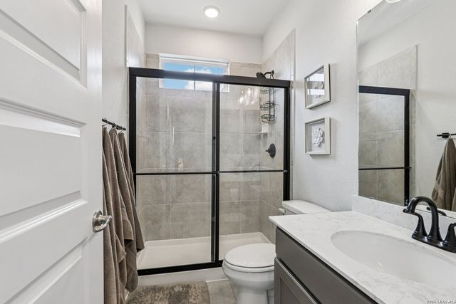 156 Moon, Castroville, TX 78009