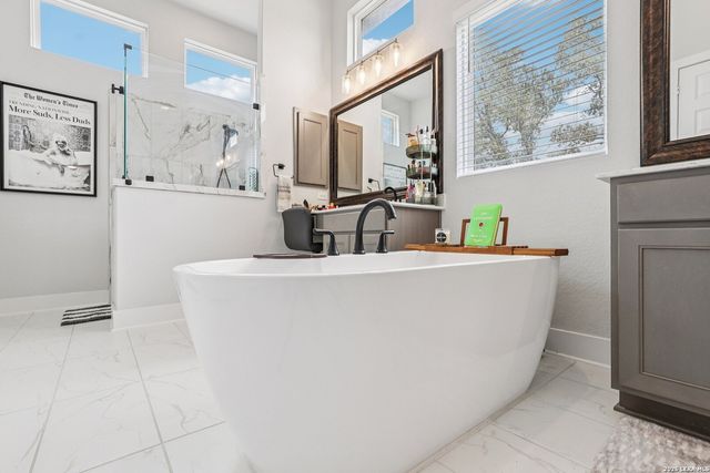 156 Moon, Castroville, TX 78009