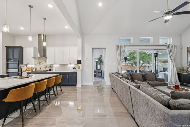 156 Moon, Castroville, TX 78009