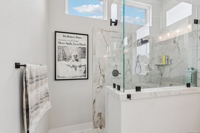 156 Moon, Castroville, TX 78009