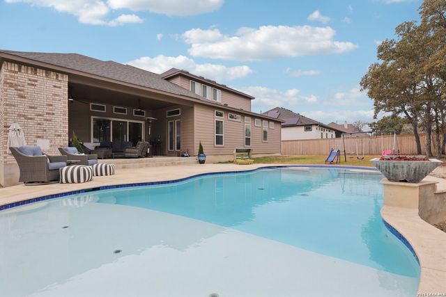 156 Moon, Castroville, TX 78009