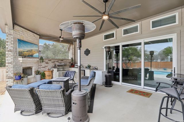 156 Moon, Castroville, TX 78009