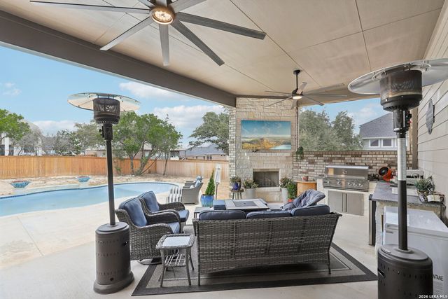 156 Moon, Castroville, TX 78009