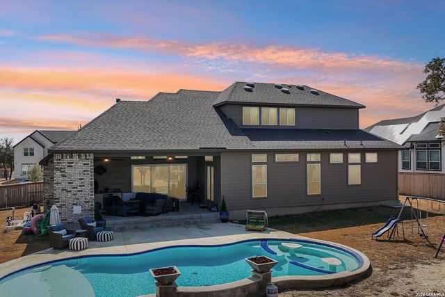 156 Moon, Castroville, TX 78009