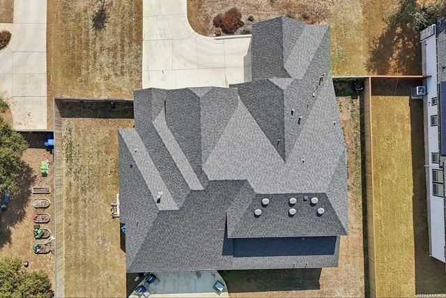 156 Moon, Castroville, TX 78009