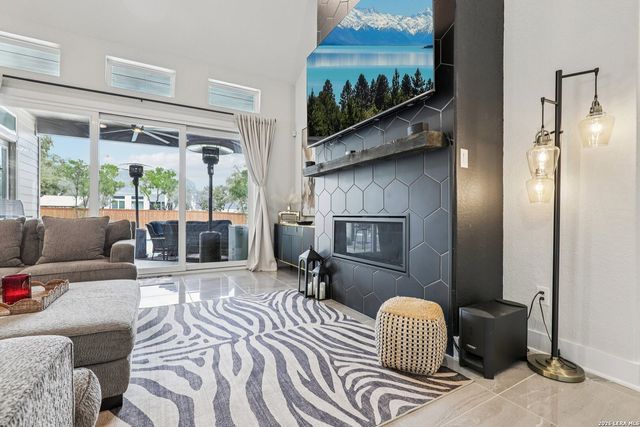 156 Moon, Castroville, TX 78009