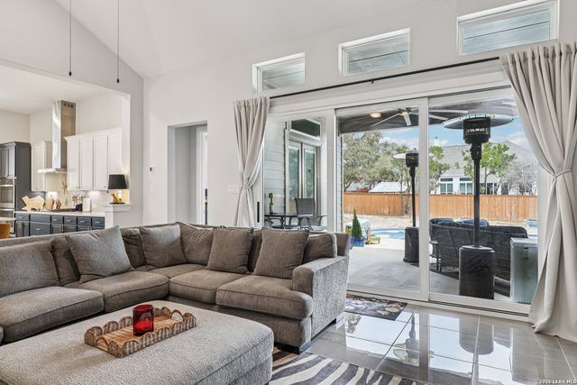 156 Moon, Castroville, TX 78009