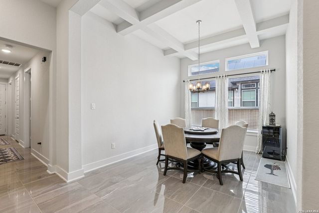 156 Moon, Castroville, TX 78009