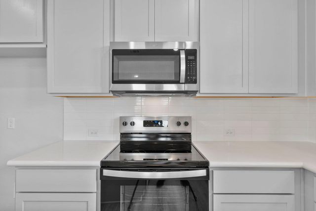 106 Wesley Miller LN, Taylor, TX 76574