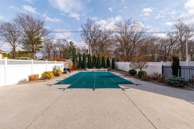 553 Elm St, Marlborough, MA 01752