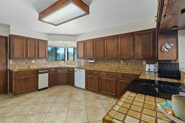 35820 Pauba Road, Temecula, CA 92592