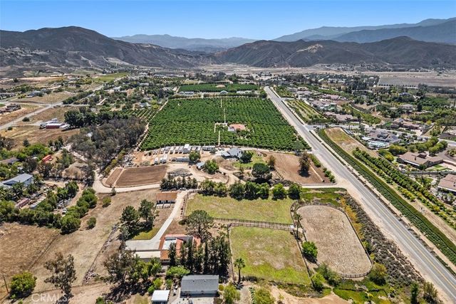 35820 Pauba Road, Temecula, CA 92592