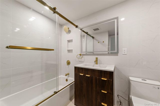 40 Autumn Avenue, Brooklyn, NY 11208