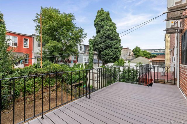 40 Autumn Avenue, Brooklyn, NY 11208