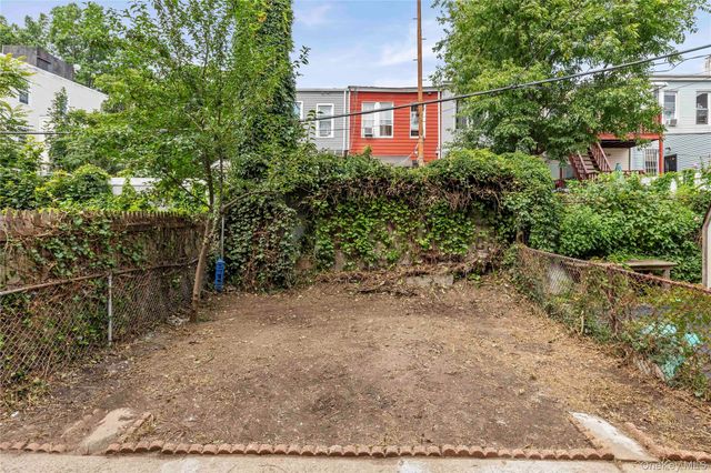 40 Autumn Avenue, Brooklyn, NY 11208